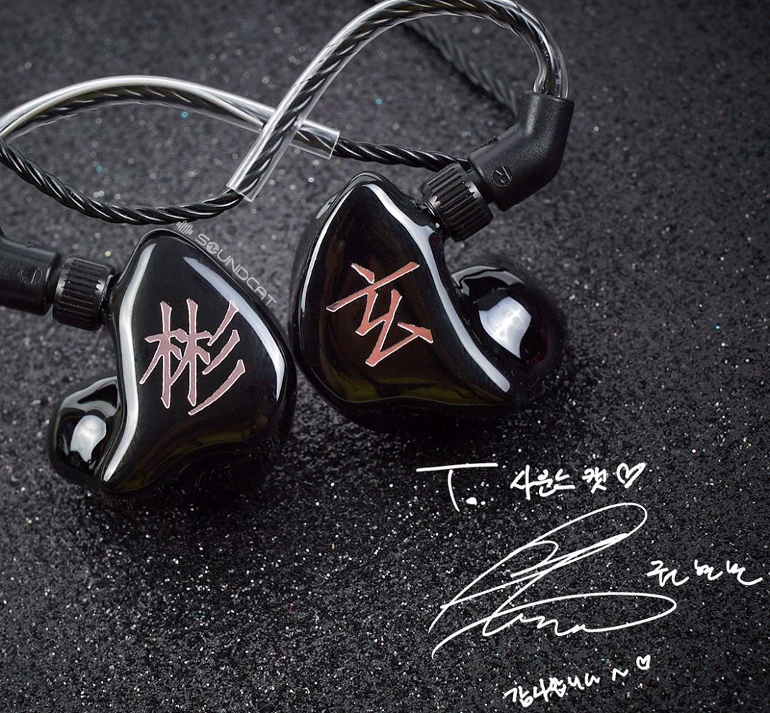 chibi_hb's tweet photo. 헉 현비니 새 인이언가 봐요 
검을 현 빛날 빈
https://t.co/xNfAzDEJPQ https://t.co/cwIs32wSb7