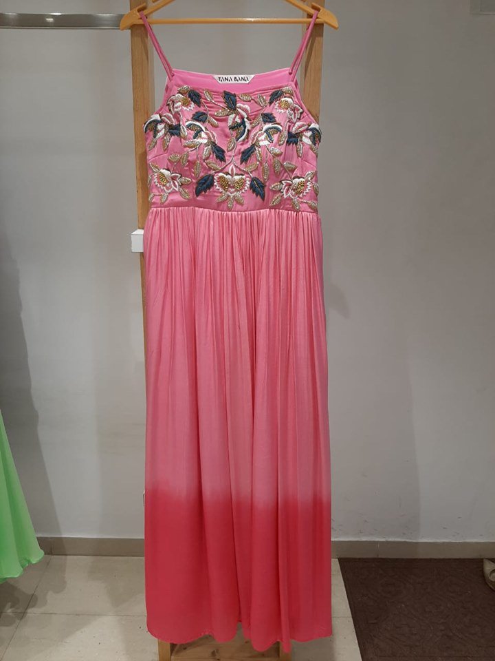 Ciceroni_App's tweet photo. #Ciceroni #StoreReview #Surat

Tana Bana is a haven for fashion mongers looking to indulge in current trends at an affordable price.

Get more detailed review at https://t.co/u2WPa2xdDf 
.
#yourlocalshoppingguide #garba #suratfashion #suratshopping #wear #dress #navratri https://t.co/S6XK8DARzT