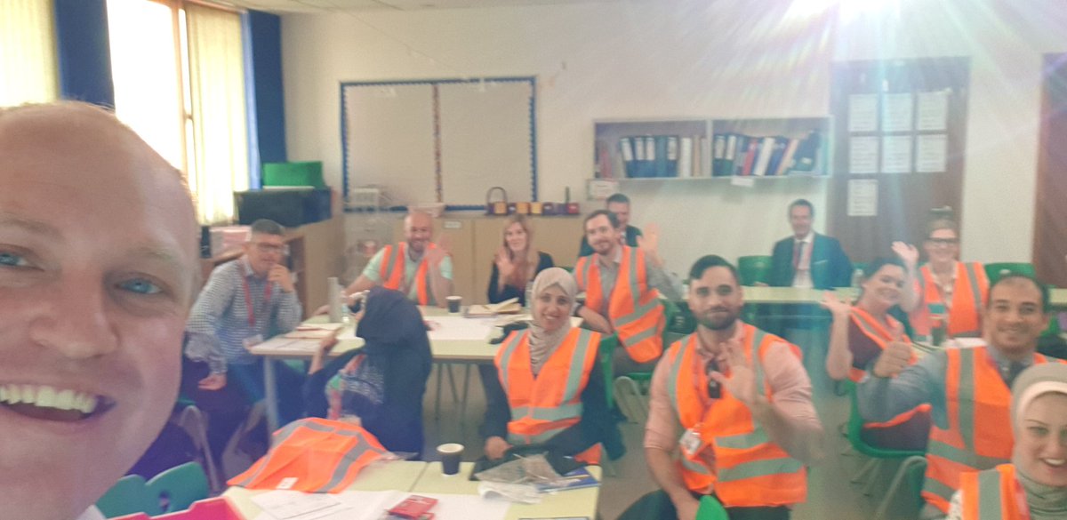 MrJamiePlunkett's tweet image. First tweet of the new academic year. #behappybegis We take health and safety very seriously at GIS! New teachers happy 🤔 with their new hi-vis jackets for duties! Looking forward to a great year! Very fashionable! @GCSdubai @Taaleem @GCSPYPCor @KHDA