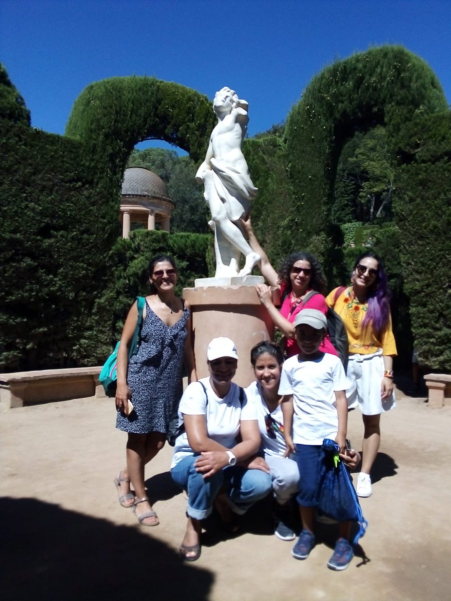 FundacioComtal's tweet photo. Matí de passeig, sol i jocs entre els xiprers que conformen el #LaberintHorta, un dels jardins més antic de la ciutat. Jornada d’aprenentatge sobre mites clàssics i luxe neoclàssic i romàntic mentre dinem a l'ombra de la pineda! #Estiu #Lleure #Junts #ReescrivimFutur https://t.co/CgfJVRoSnn