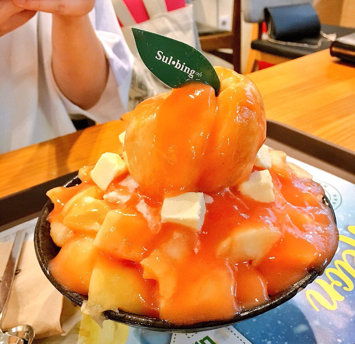 k_dorama77's tweet photo. ソルビンの桃を使った新メニュー🍑
美味しそう💕 # https://t.co/qOxYokri0T