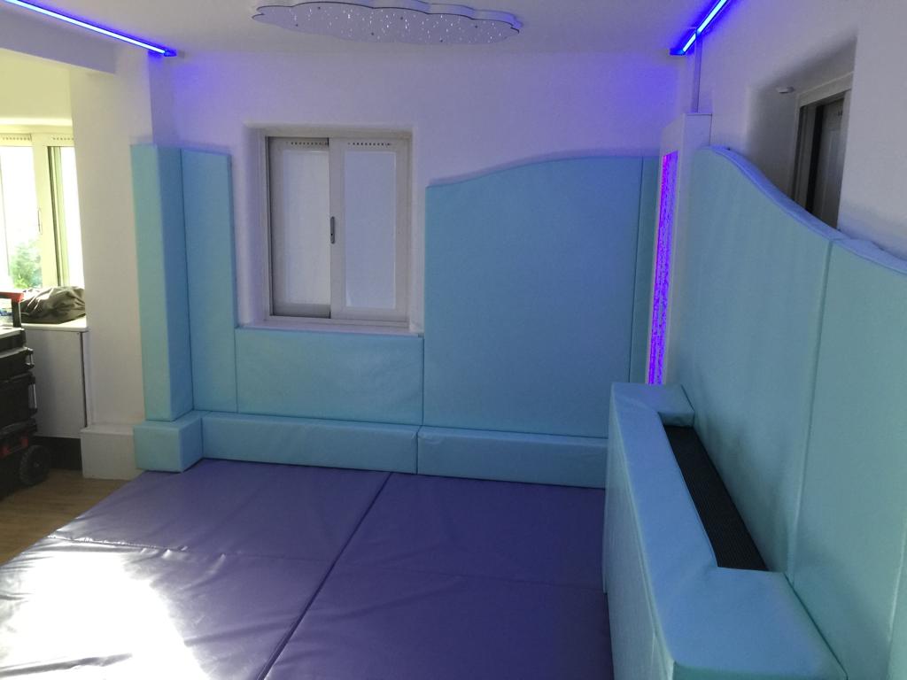 Sentequk's tweet photo. One of two #Calming #SensoryRoom completed for a community hospital, featuring our #BubbleScreen #moodlighting with #WISECubeRemoteControl #FibreOpticSky #devicecontrolledsoundandmediasystems #bespokewallandfloorpadding and privacy window film.
https://t.co/9OQxQCM6hj https://t.co/iNDxZ2UOb8