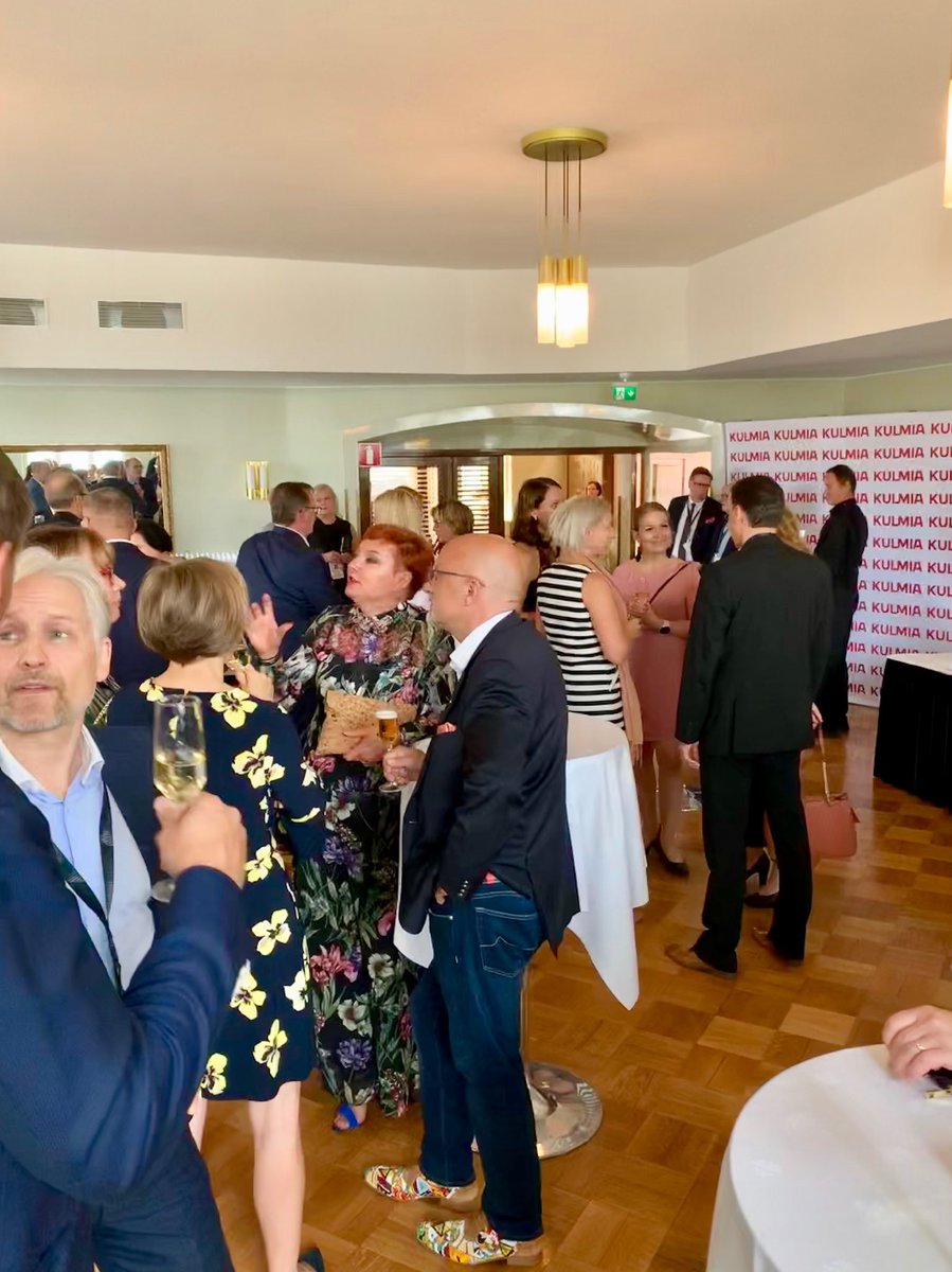 Juhlat käynnistyvät❗️ kippis ja skål 🥂 #Kulmia15v