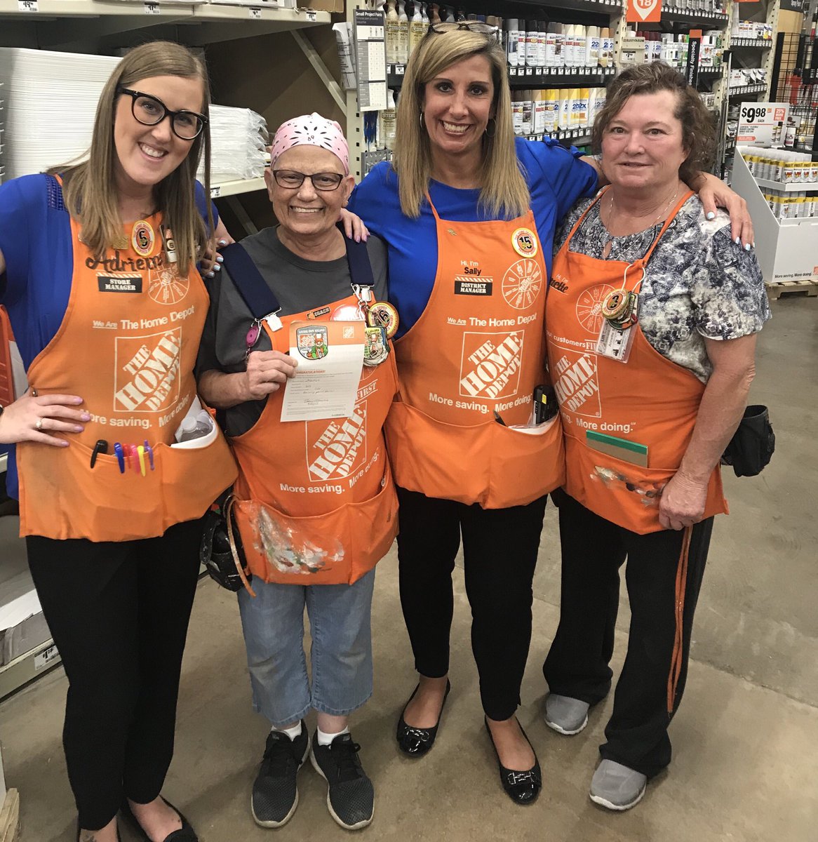 shouseadrienne's tweet photo. Deborah taught us how to qualify customers and sell applicators for their project needs. Great job driving that attach rate! #shinelike5one9 ⭐️ https://t.co/YgcCgzAGym