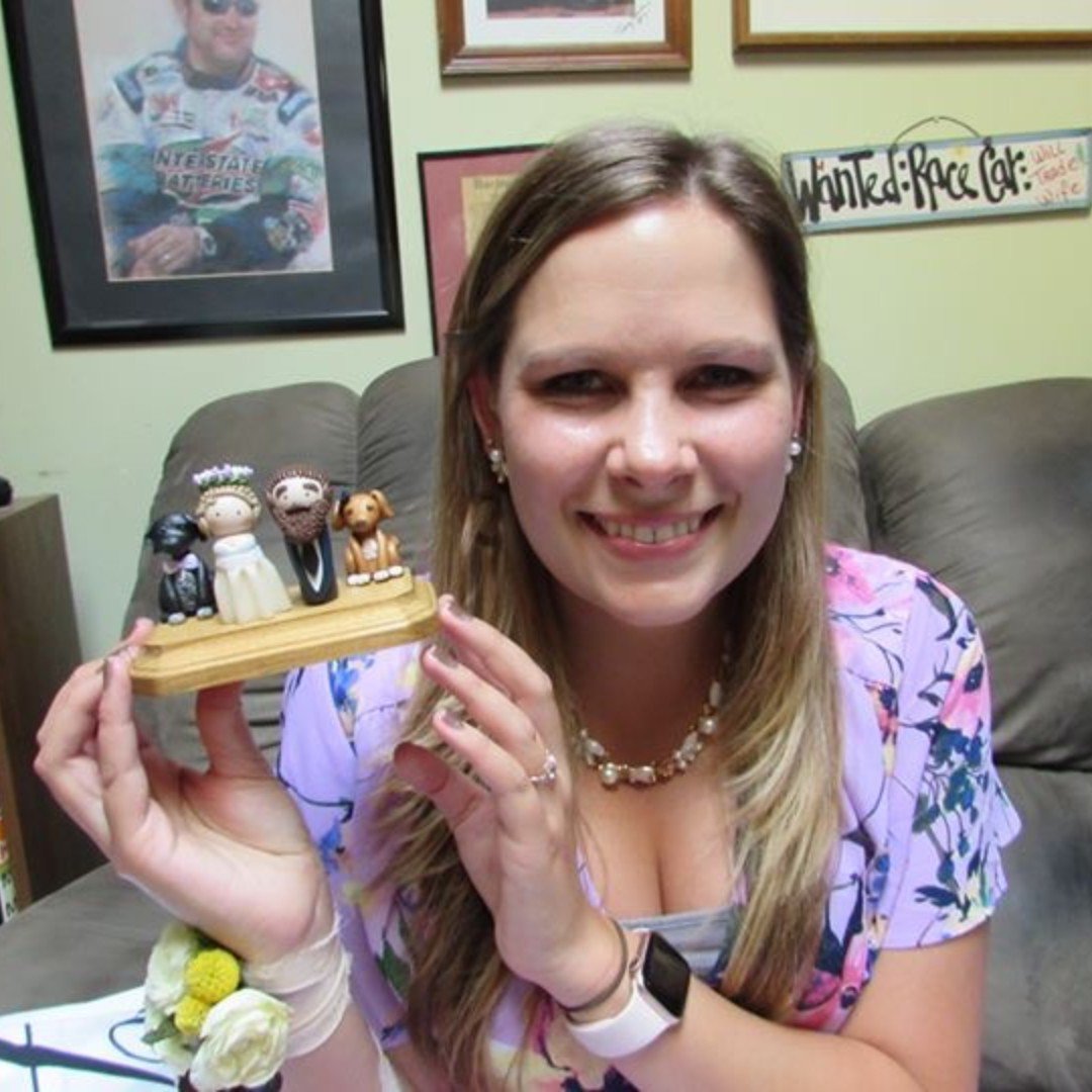 AmaliaAnns's tweet photo. Congratulations Ashley on your engagement 💍 It was my pleasure crafting your wedding cake topper! 💜 https://t.co/vk7uDk6zKZ