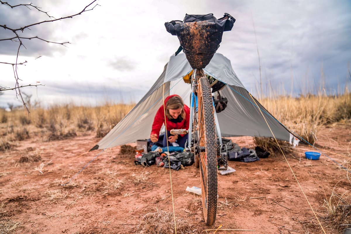 UDhydrates's tweet photo. Congrats to Ryan Smith and pacer @puppiesonmtsyay for winning the Leadville 100 over the weekend! Camping and riding might be the perfect recovery recipe: https://t.co/kljuAPFN1M

#toolsfortheselfpropelled @LTRaceSeries https://t.co/qwFnA2Xcji