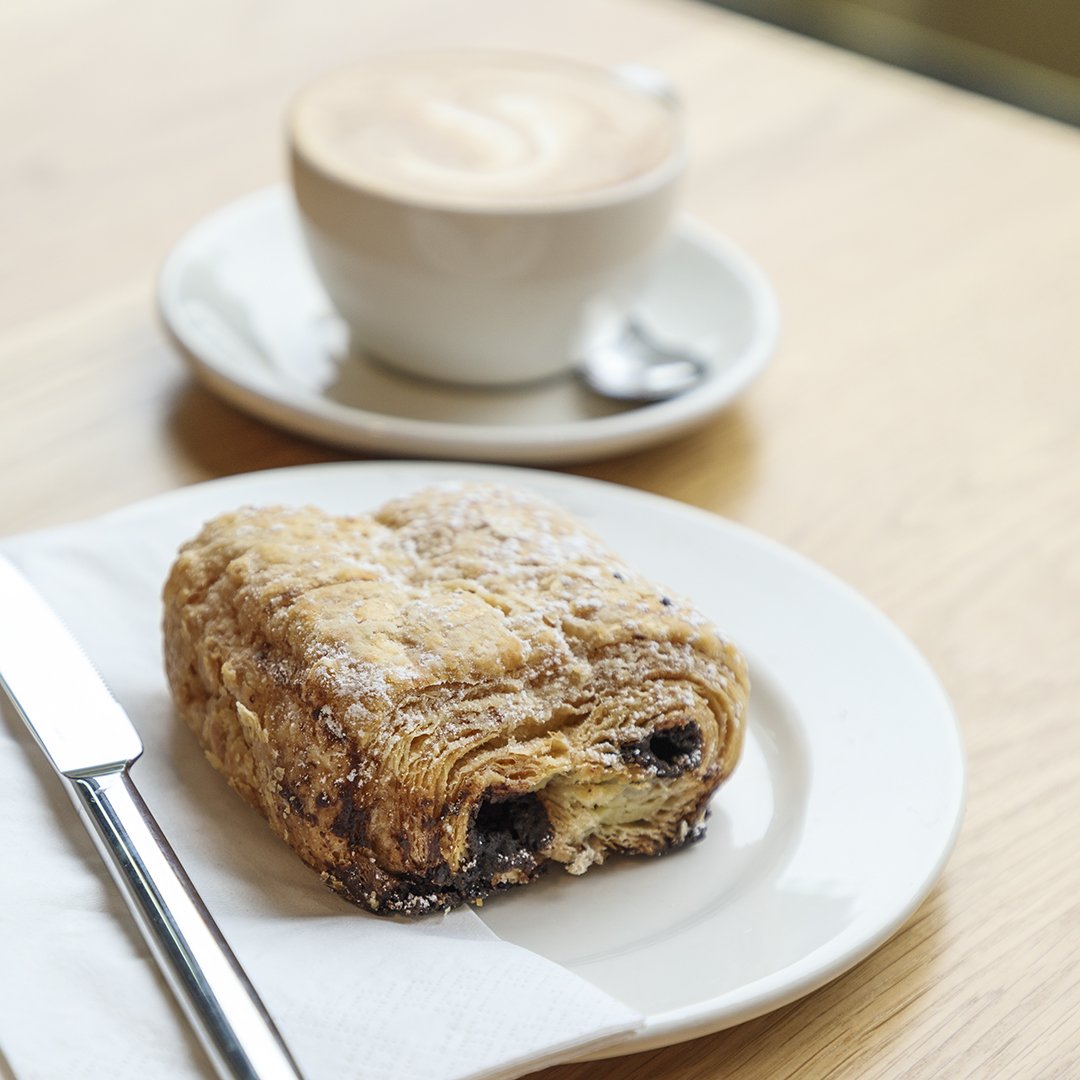With <a href="/artisanroast/">Artisan Roast</a> coffee and freshly-baked pastries available all day, it would be rude not to pop in for a mid-afternoon pick-me-up! ☕️
#coffee #edinburghcoffeelovers