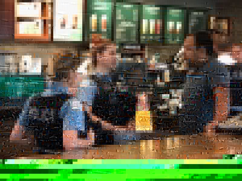 cpd25thdco's tweet photo. Coffee with the Commander @Starbucks #communityandpolice #workingtogether #problemsolving #cpd #chicagopolice @CPD25thDistrict https://t.co/2xllfrwdZE