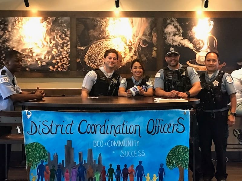 cpd25thdco's tweet photo. Coffee with the Commander @Starbucks #communityandpolice #workingtogether #problemsolving #cpd #chicagopolice @CPD25thDistrict https://t.co/2xllfrwdZE