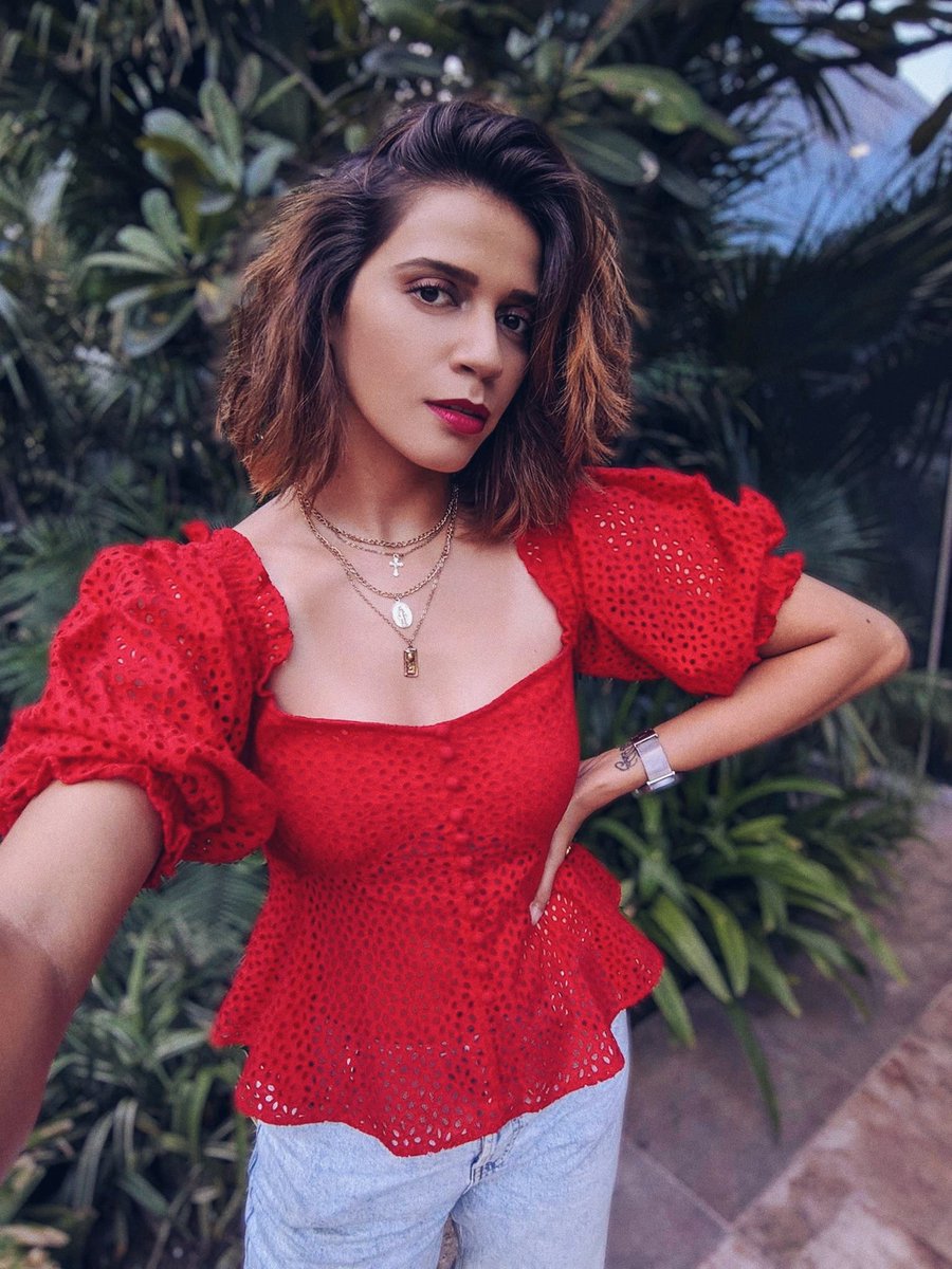 akanksharedhu's tweet photo. Wore this stunning red top by #essgee yesterday ❤️ Love the sleeves!
.
.
#ootd #Delhi https://t.co/eVNsEN7OO4