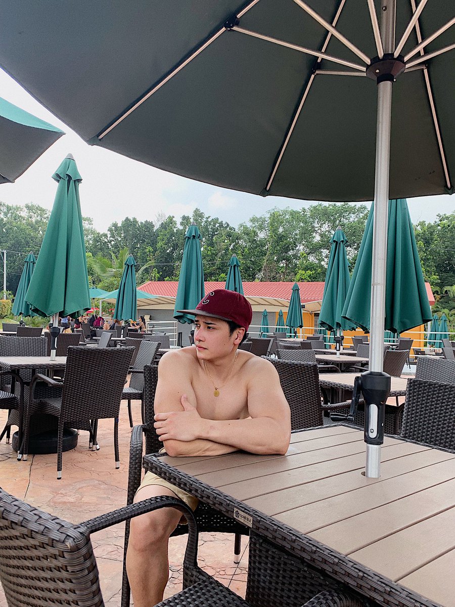iamdanecar's tweet photo. Just chillin @AquaPlanet https://t.co/SRoQmdH6pD