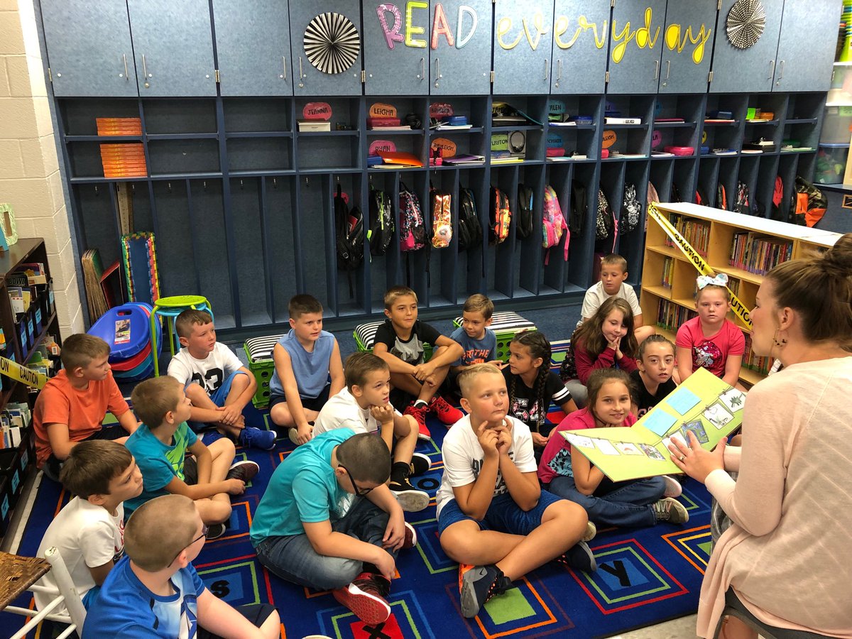 MrVK_RES's tweet photo. RES students discuss the meaning and importance of empathy.  #RESrocks ⁦@FranklinLocal⁩ ⁦@McDermottFLSD⁩ ⁦@tristjohn323⁩ https://t.co/M1oeZPqQLa