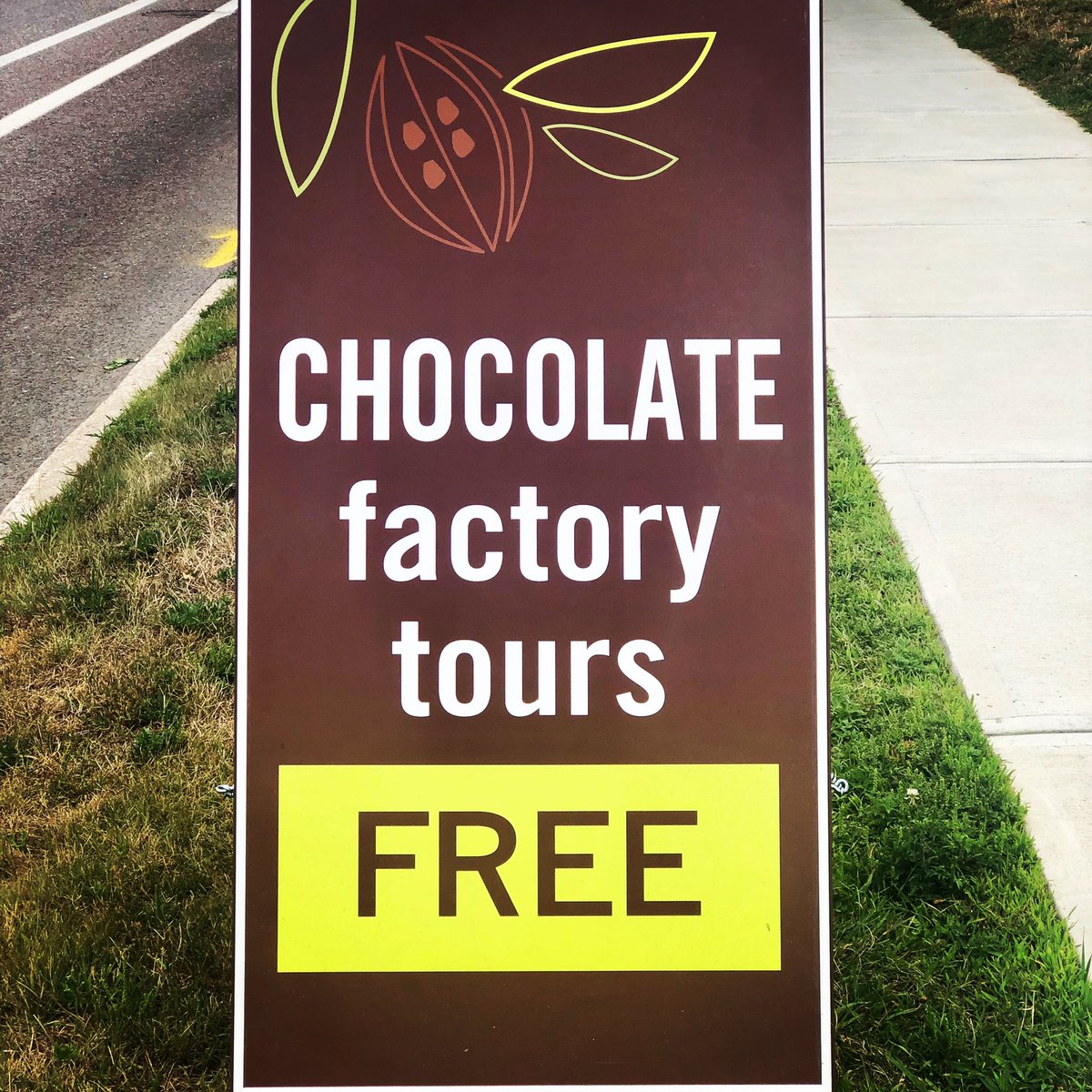 LCChocolates's tweet image. What are you waiting for?

#vermont #vermontvacation #factorytours #seethemagic #chocolatefactory #makeitextraordinary