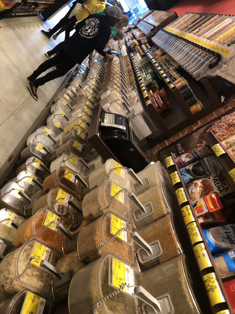 patamiel's tweet photo. Je pense que ce type de magasins cartonnerait en France : céréales, fruits secs, matières premières #NoPlactic
Il y a déjà qq initiatives bio mais choix de dingue et exclusivement au poids.
(Ping @robin24h00) https://t.co/ghsWg090cC