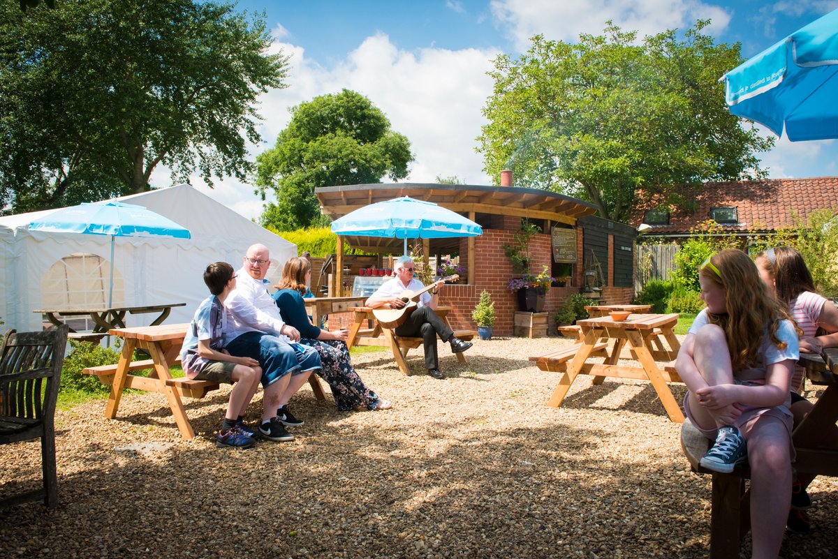 UffordWhiteLion's tweet photo. 15th Annual Beer Festival this bank holiday weekend starting Friday night with live music, paella, wagyu burgers &amp; bratwurst sausages with curry sauce, beer tent with local ales &amp; frolics on the meadow over the weekend finishes 4pm Monday https://t.co/4gbQljGgAR