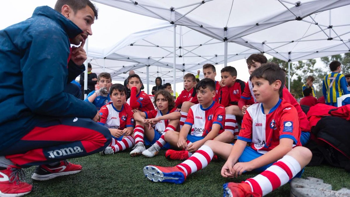 DV7Soccer's tweet photo. What exactly does 𝗽𝗹𝗮𝘆𝗲𝗿𝘀 𝗱𝗲𝘃𝗲𝗹𝗼𝗽𝗺𝗲𝗻𝘁 mean?
It means that the coach makes decisions based on the performance of the players as a team, regardless the result
#DV7method https://t.co/APoEPpYYur