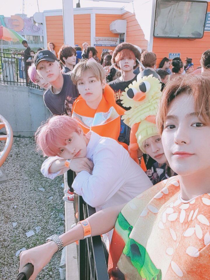 WE_THE_BOYZ's tweet photo. [상연] 더보이즈 의리😍😍 https://t.co/G52XSSGINb