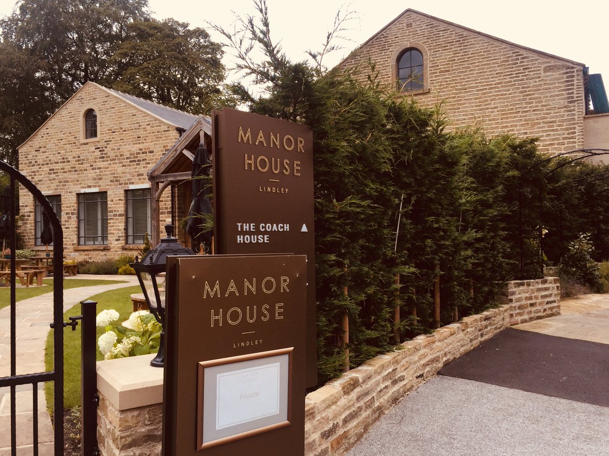 HuddersLive's tweet photo. Perfect setting for our catch up with #hfdf19 sponsors @VodafoneUK & HL sponsors @CityFibre @hyphensocial such fabulous people who love & support everything #huddersfield! Weโre excited for the future making things happen! ๐ thank you for lunch ๐ https://t.co/6utWv7P59g