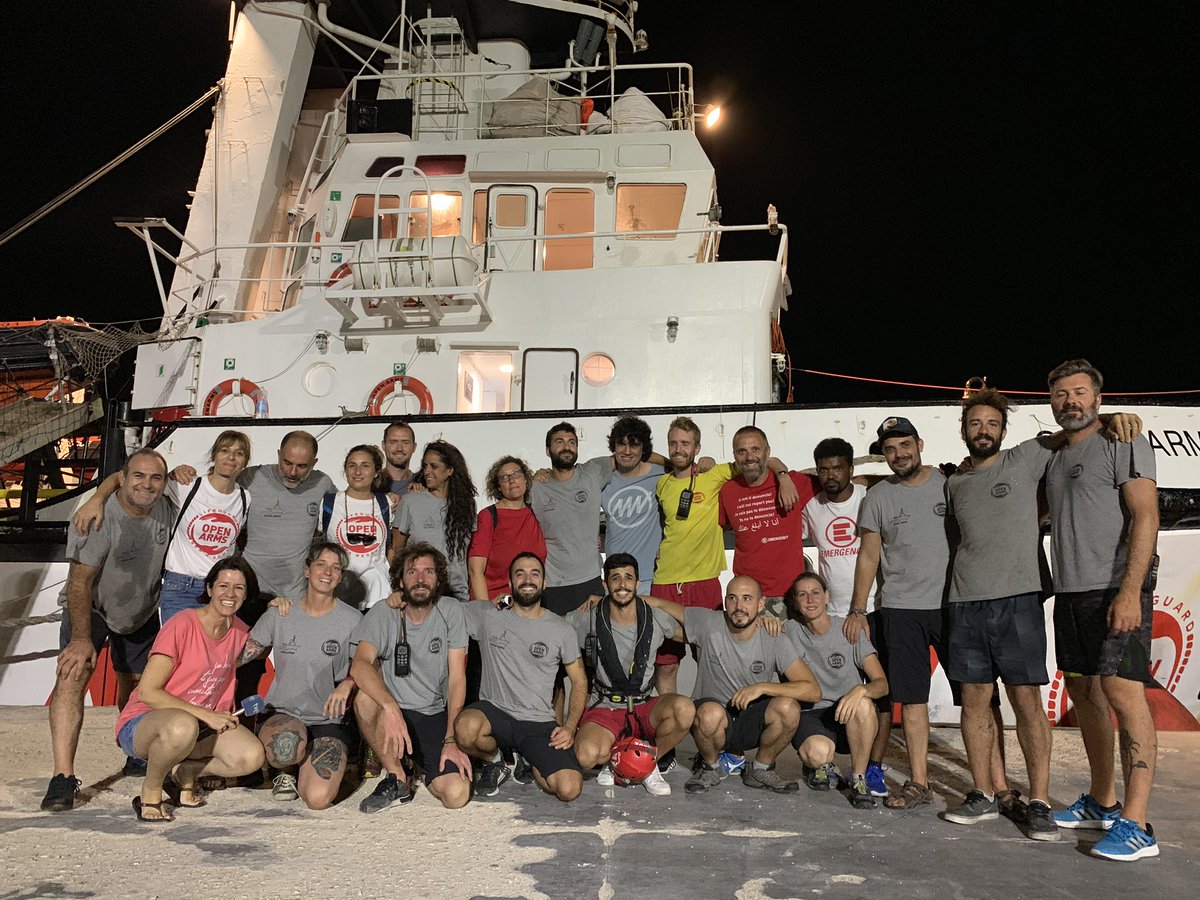 campsoscar's tweet photo. Ganamos de nuevo: el Tribunal Administrativo de Lazio responde a nuestro segundo recurso ordenando hoy el desembarco inmediato. Las personas a bordo de nuestro barco ya están a salvo. Ahora toca apoyar a #OceanViking seguiremos defendiendo la identidad liberal y democrática de UE https://t.co/wyCuai1dyJ
