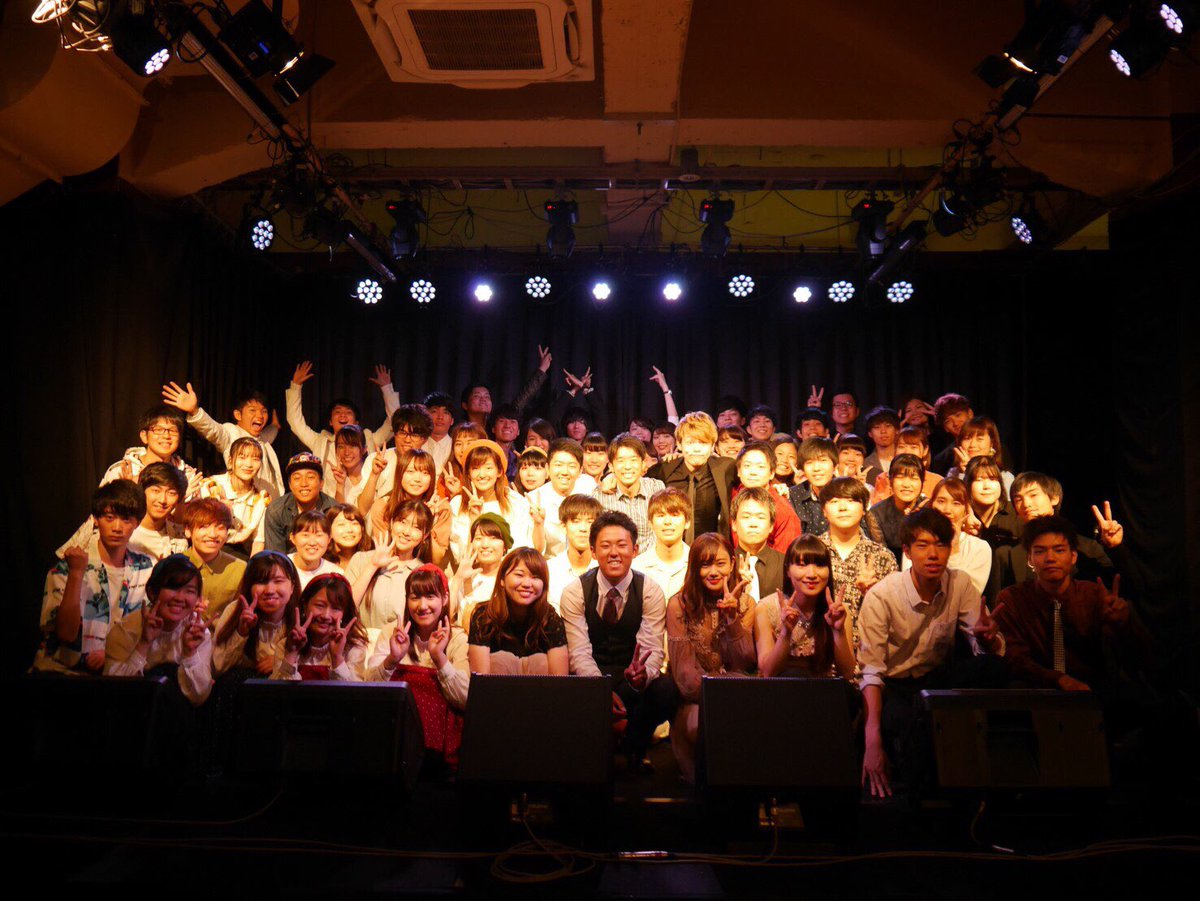 accord_6V9's tweet photo. 私たちVloud ほーりーさん(@holy_0123 )主催 8/20昼 初箱ライブに出演させていただきました🙋‍♂️🙋‍♂️🙋‍♂️
テンションブチ上がりきった一枚目の写真です💜
またこのような機会をいただけるよう精進しつつ、会場をブチ上げていきたいと思います！🔗
ありがとうございました！🏃‍♂️ https://t.co/KJYD7PUHcw