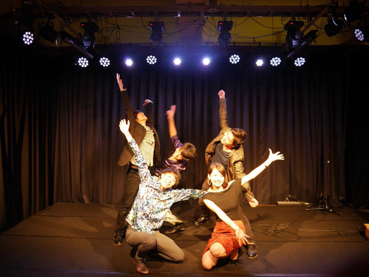 accord_6V9's tweet photo. 私たちVloud ほーりーさん(@holy_0123 )主催 8/20昼 初箱ライブに出演させていただきました🙋‍♂️🙋‍♂️🙋‍♂️
テンションブチ上がりきった一枚目の写真です💜
またこのような機会をいただけるよう精進しつつ、会場をブチ上げていきたいと思います！🔗
ありがとうございました！🏃‍♂️ https://t.co/KJYD7PUHcw