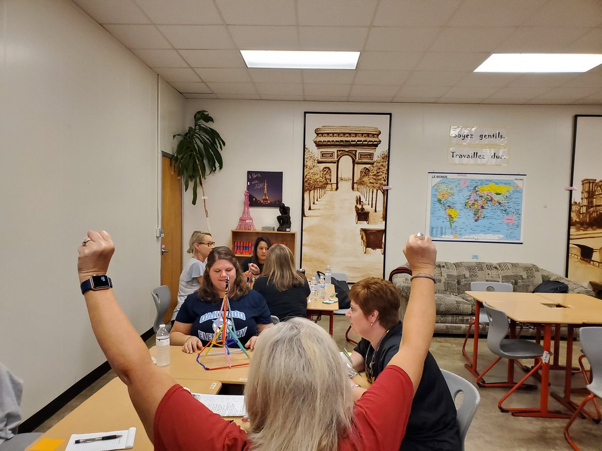 icardap's tweet photo. Building Brains! #hickoryschools #hpsblendED https://t.co/YvLIuKZhXu