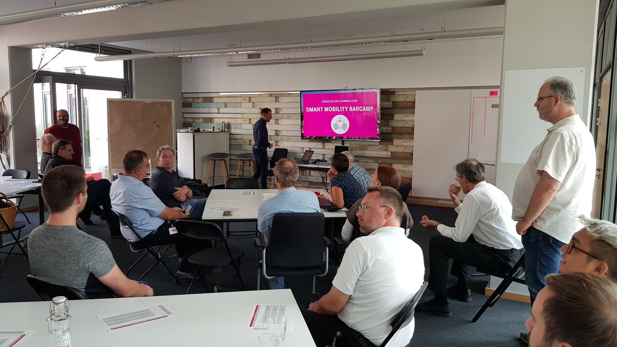 Arne76's tweet image. #SmartMobilityBarcamp in #wolfsburg bei der @tsystemsde geht los. Freue mich auf spannende Sessions. #telekomwall #werkstolz #Lovemagenta #peoplemakeithappen #andersArbeiten