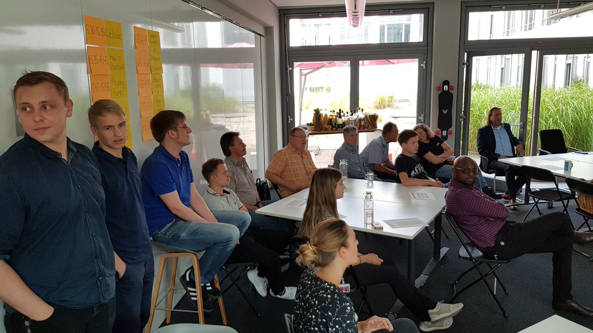 Arne76's tweet image. #SmartMobilityBarcamp in #wolfsburg bei der @tsystemsde geht los. Freue mich auf spannende Sessions. #telekomwall #werkstolz #Lovemagenta #peoplemakeithappen #andersArbeiten