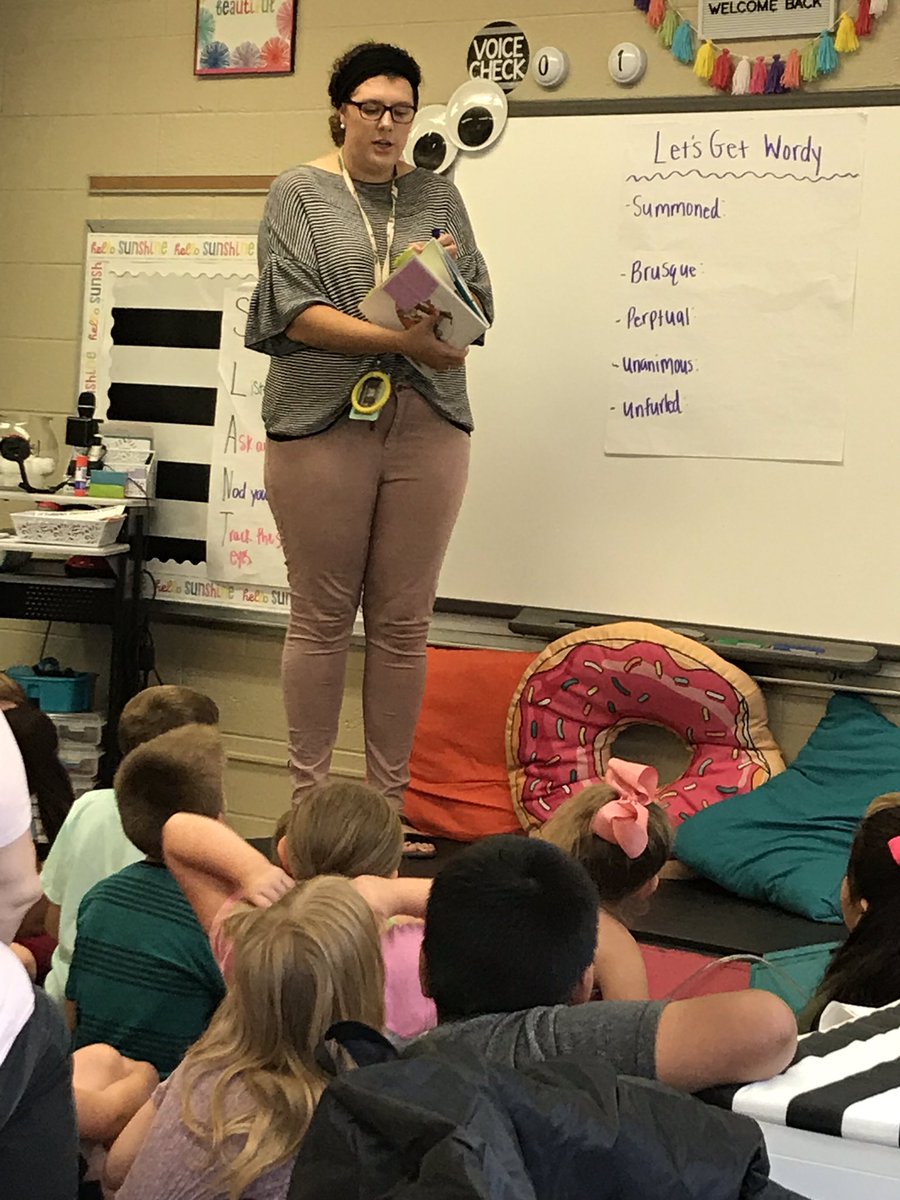 A great vocabulary lesson in Language Workshop to start the day.  I love how Your students are always engaged and excited to learn. @MissGoade @SouthNeosho