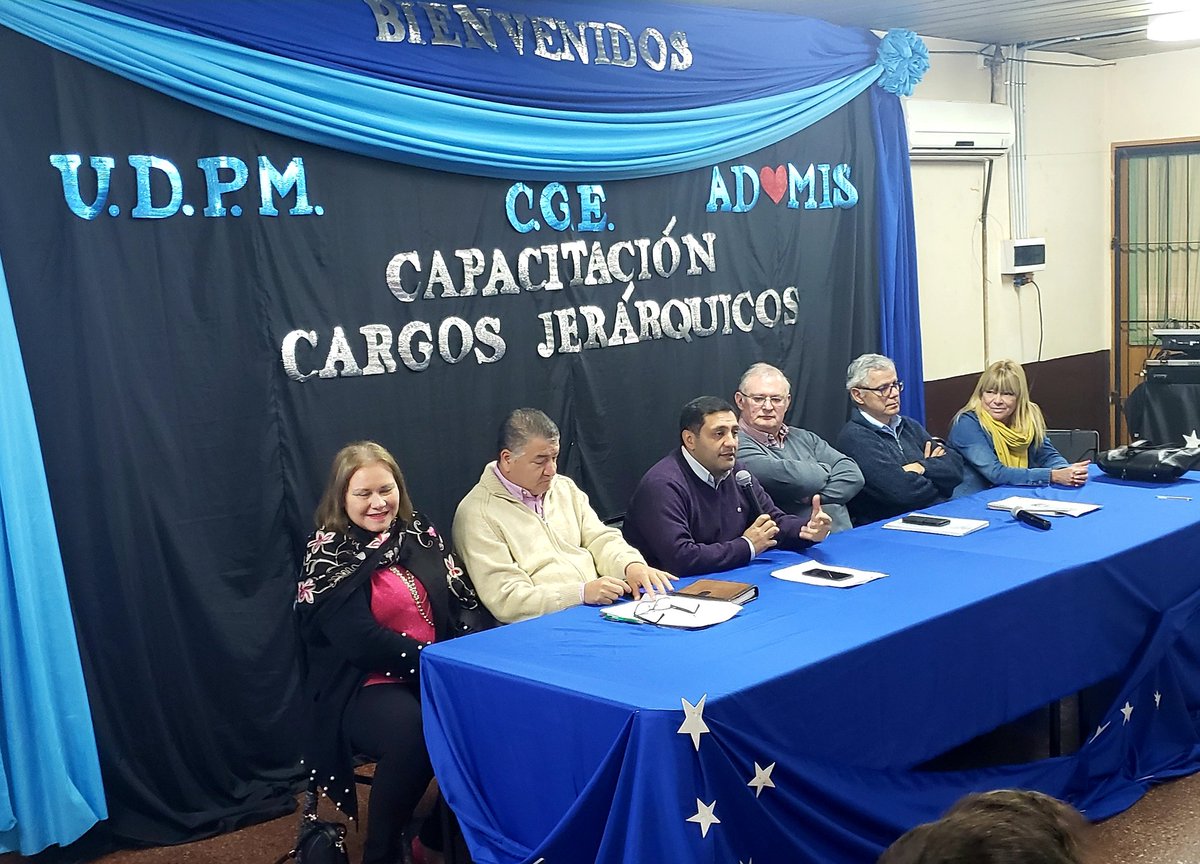 Laura_Noremberg's tweet photo. Capacitacion Cargos Jerárquicos.
Comercio N° 18 #Posadas
Impulsado por @udpm_misiones
Educación Rural Presentes 💪
Con la Presencia de Autoridades del CGE, JCyD, Ministerio de Educación y nuestra #SecretGral @mariluleverberg 👏👏👏
@Estelatavares14 @robertoadrian82 https://t.co/uYZ2T5cPtl