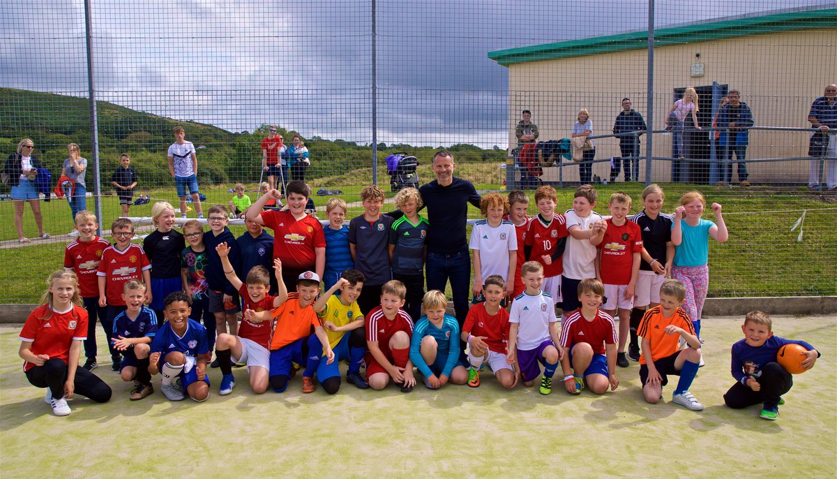 Cymru's tweet photo. ๐ Neis cwrdd a chi, CPD Crannog!
Ryan spent the afternoon coaching at @llangrannog1932
#TogetherStronger https://t.co/fEGSQbKenG