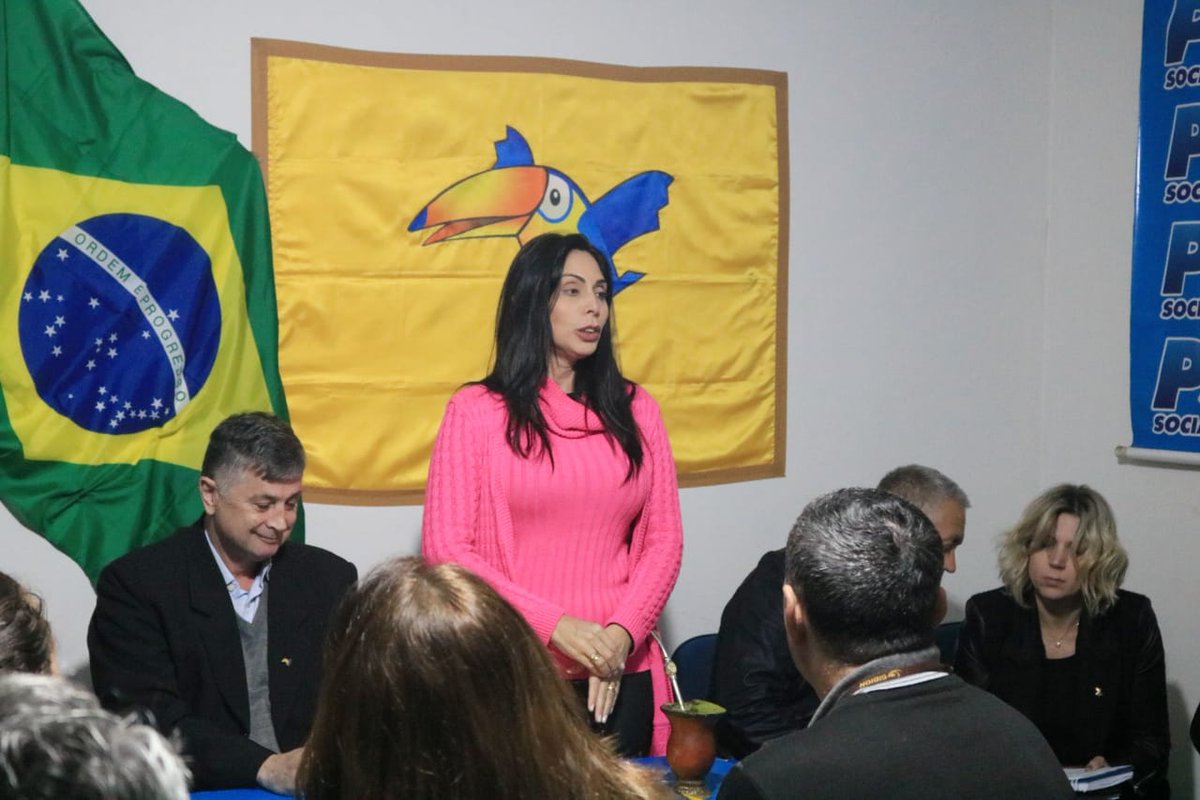 PSDB_Joinville's tweet photo. Na segunda-feira (19/8) recebemos na sede do partido a Deputada Geovania de Sá , onde estavam presentes mais de 80 pessoas e filiamos através da Deputada 60 novos tucanos da nossa região. 
Inclusive dentre eles lideranças que pretendem se candidatar a Vereador. https://t.co/erbkqyHDUz