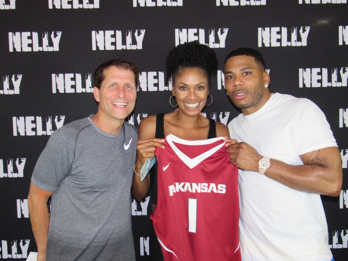 DanyelleSargent's tweet photo. I think we turned @Nelly_Mo into an @RazorbackMBB fan! 😉 Amazing concert last night!! https://t.co/NW40hbnzPG