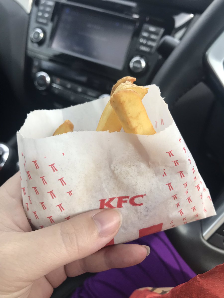 StaceyProudlock's tweet photo. @KFC_UKI i had a shocking exp. today at one of your stores.I ordered via the screens, no order number or receipt came out.I informed the staff they didn’t care, it took 25 min for my food, even then it was wrong and the place was a dump. To top it off I got 1/2 a bag of fries 😡 https://t.co/dqEhswq7FD