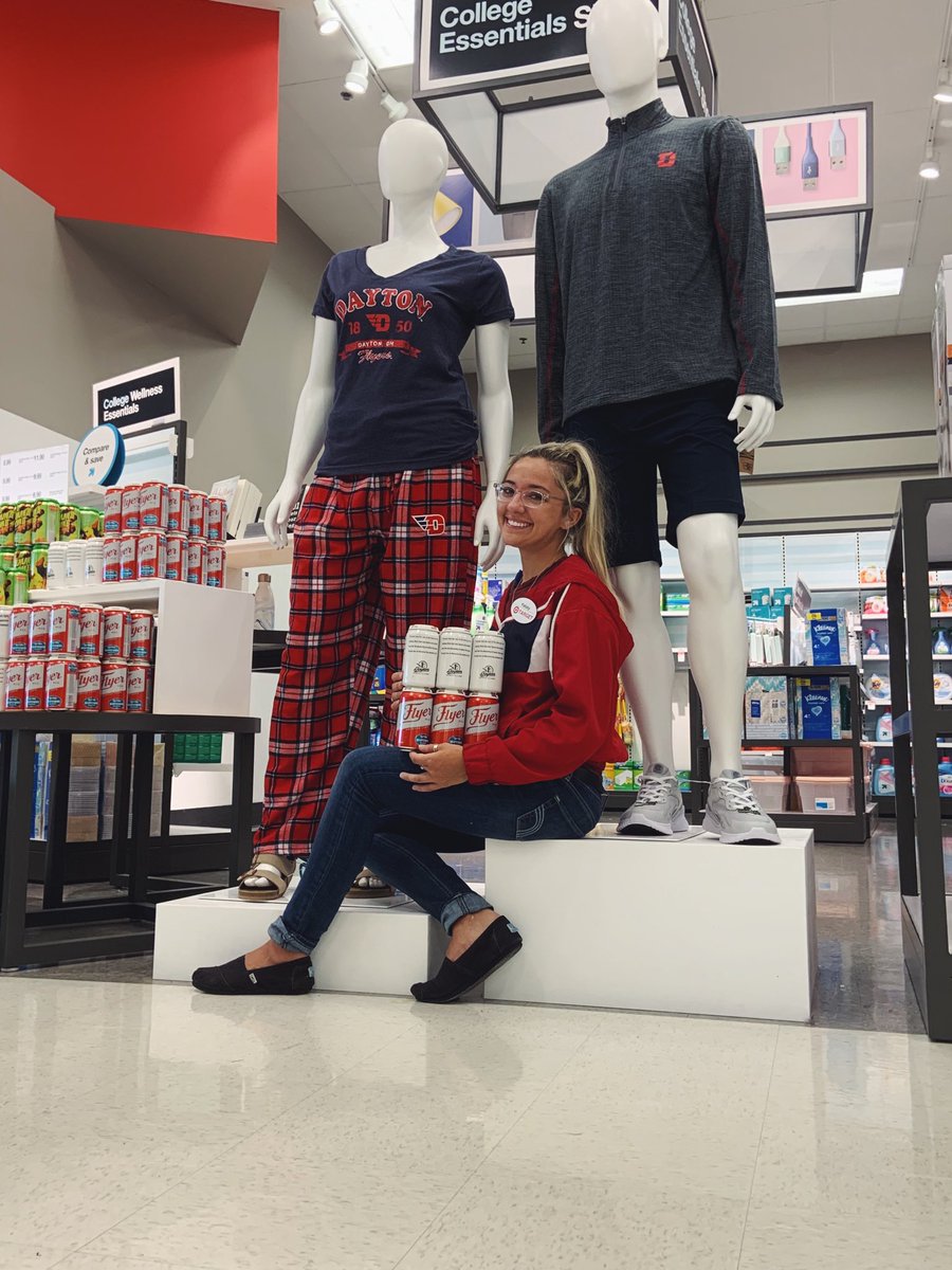 Welcoming University of Dayton students and families!! 💙❤️💙 
#DaytonStrong #DaytonFlyers  
<a href="/mindyjohnson36/">Mindy Johnson</a>⁩ ⁦<a href="/charliethomas85/">Charlie Thomas</a>⁩ ⁦@gail_forcewins⁩