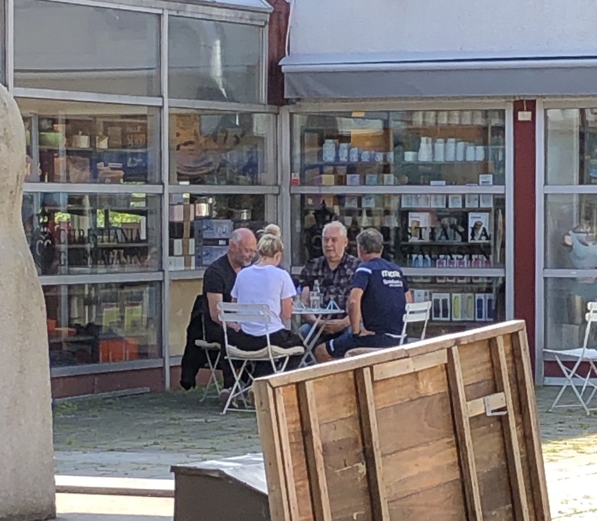 simensw's tweet photo. Oppussing på Onkel Blaa, så vi kjører utetime for podkasten 🎧
Ti år etter gullet er de tilbake, for å hjelpe Stabæk på både dame- og herresiden. Zara og pappa Jan Jönsson, der altså 🎙 https://t.co/RABk5oZG4U