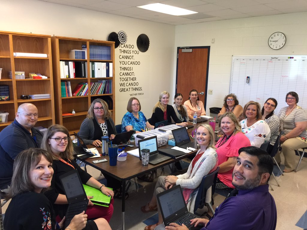 techteachliz's tweet photo. 5th Grade knows how to collaborate! Our team is #AllIn🐾 #FromHereAnythingIsPossible #PLCsAtWork #CISCougars @tmfulton1 @joshalara34 https://t.co/bzPDuPBNi3