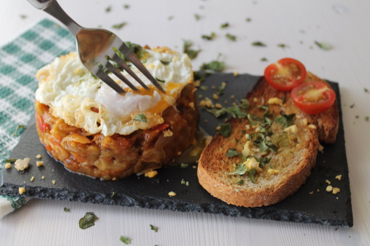 lindaydelicia's tweet photo. Hoy toca día de trabajo.. estamos preparando la receta de la semana que viene, pero mientras tanto te enseño este pisto que puedes ver en el blog #lindaydelicia #pisto #blogcocina #cocinacasera https://t.co/nApKrBbi0Q