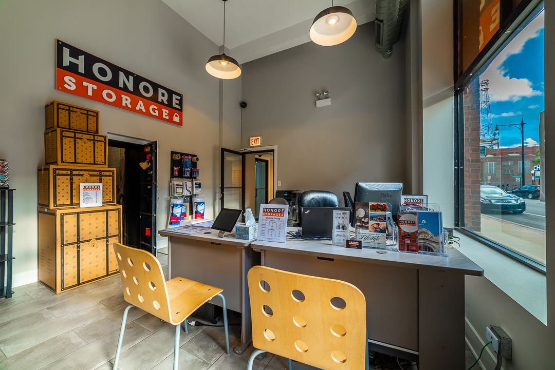 HonoreStorage's tweet photo. If you would like to receive a quote on any of our #selfstorage units, please call our office today and one of our team members will be happy to assist you. https://t.co/LXg9TbRQ0K #andersonville https://t.co/SlFocNvVYj
