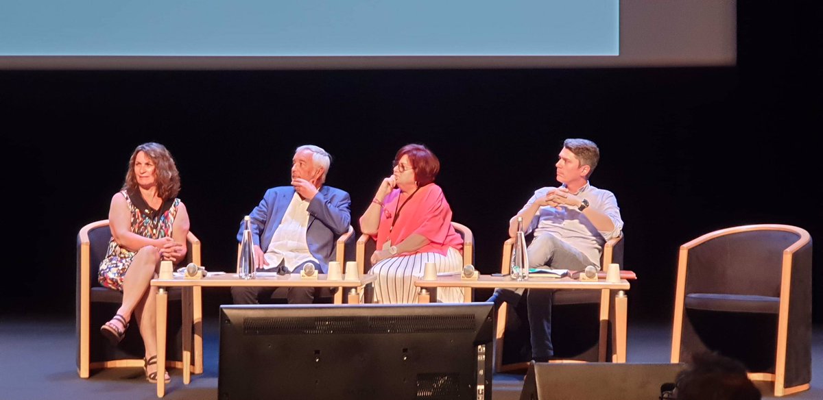 fmesnard's tweet photo. Avec @NathalieLanzi @JFFountaine @mickaelvallet @frebsamen pour l’ouverture des journées de formation des élus socialistes et républicains #fnser à La Rochelle https://t.co/pW9T2dw6DF