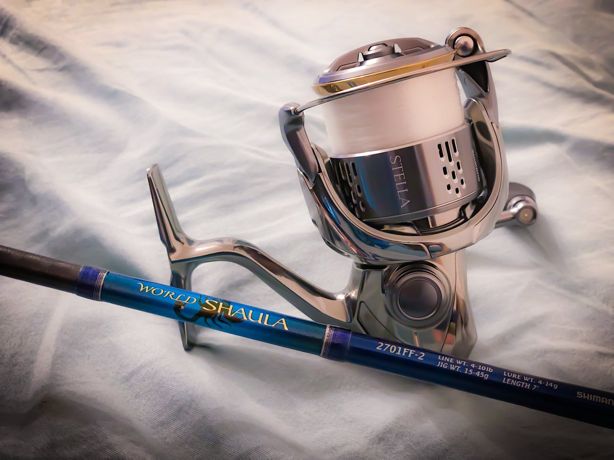 ホ リぃ やよめがね 大学生の時に買った 青シャウラの2701ff バスだけじゃなくて チヌやらタチウオやら根魚やら 何でもかんでも使って来た思い出たくさんの大切な竿 個人的な名番手 ソルトの専用竿揃えてからは出番減ってたけど またバス専用機