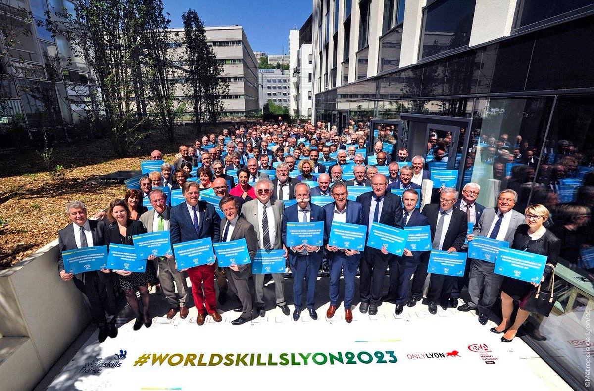 CMAFrance_'s tweet photo. #Live Suivez en direct de Kazan en Russie le grand oral de la candidature de la France et du Japon pour l'organisation des #Worldskills2023
Les #CMA plus que jamais mobilisées derrière la candidature de @OnlyLyon ! #wsclyon2023
👉https://t.co/RHkniDRrwF https://t.co/MrOb9TGA4d