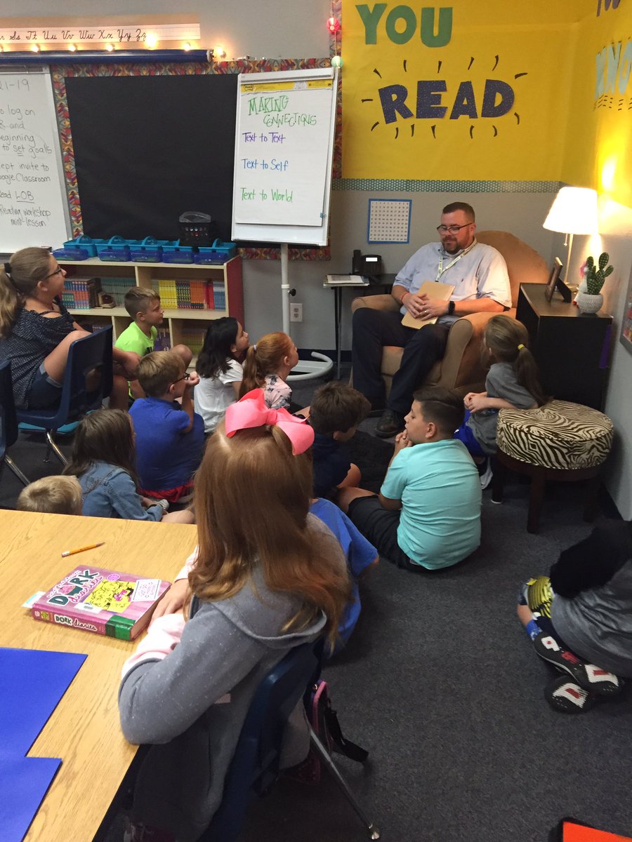 AmyBarner2's tweet photo. Guest reader! Making connections. 😝 #twobadants #brockintermediate #barnerbunch4th @ingiasaxton https://t.co/znK3nBZsU8