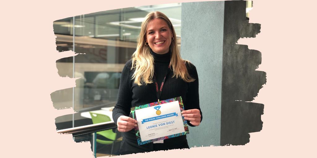 And the WINNER of the 2019 Sales Grad Visual Challenge is.... 

🎉🎉🎉Leonie🎉🎉🎉
Congratulations and well done on creating a brilliant slide. 

Thanks again to <a href="/Diana_NP94/">Diana Nunes Pereira</a> for setting this task for our #ODSalesGrads

#IAmAGradAtOracleBecause #OracleDigital #VisualChallenge