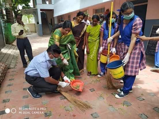 SenkodiB's tweet photo. சொல்ல��க்கு முன் செயல்!

இதற்கு உதாரணம்

அன்று பிரபாகரன் !
இன்று திருமாவளவன்! 

இன்று (ஆகத்து 21)  பாபா பள்ளி மாணவர்கள் மத்தியில் சுற்றுப்புற சூழல் குறித்தான விழிப்புணர்வு பிச்சாரத்தை - செயலோடு செய்துக்காட்டி - திருமா MP அவர்கள் தொடங்கி வைத்தப்போது.... https://t.co/lFle4E3wjz