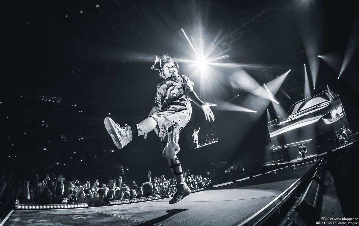 klapper_cz's tweet photo. Great show last night in Prague @billieeilish ! :) 
#BillieEilish #billieeilishconcerts #BillieEilishExperience
PHOTO GALLERY > https://t.co/S2FULrXkfE https://t.co/2zrOZ68SEy