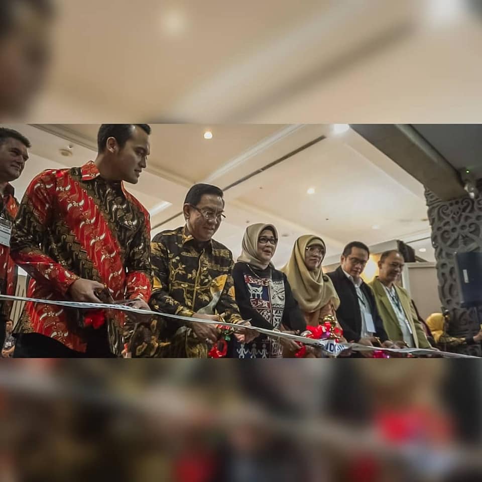 penguin_id's tweet photo. Penguin bersama dengan 23 asosiasi profesi dan asosiasi bisnis lainnya siap berdedikasi untuk pembangunan masa depan berkelanjutan dan selalu menyesuaikan tren teknologi di era industri moderen untuk kualitas yang lebih baik.
#penguinindonesia #indobuildtech #industri https://t.co/ENalt5jEtz