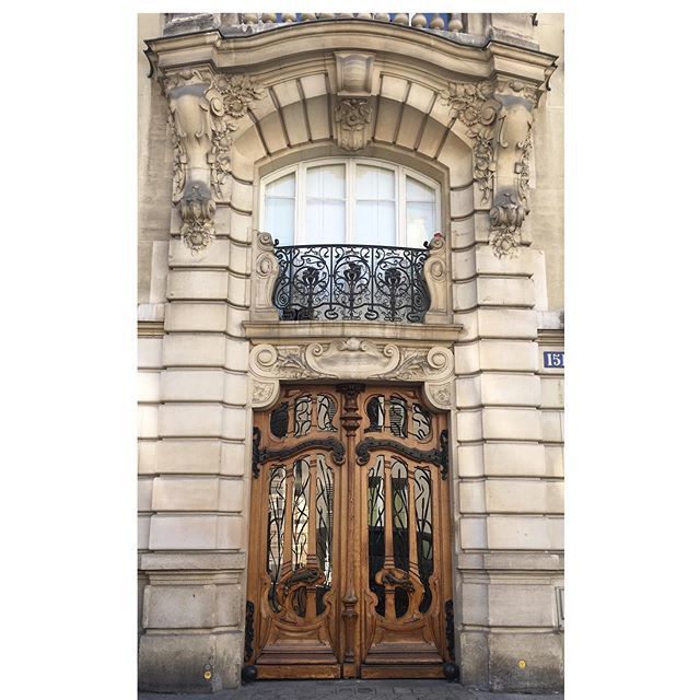 Belleemag's tweet photo. Paris doors! https://t.co/pr7WhDBTrZ https://t.co/57uuzmPi5v