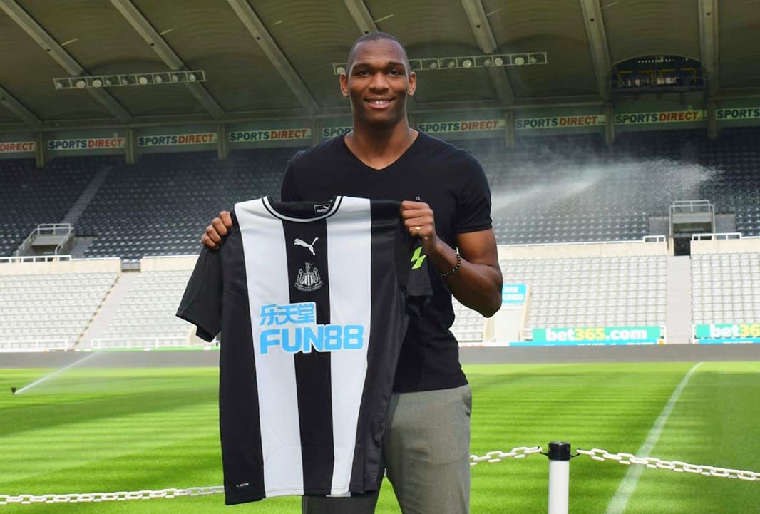ClubWeFC's tweet photo. Ludwig Francillette (20 ans), qui jouait à Quetigny dans la banlieue Dijonnaise en Régional 1 (6ème division), vient de signer... en Premier League à Newcastle ! 😳

Ne lâchez rien les gars, la roue peut tourner ! 💪🏻
#PremierLeague #Newcastle https://t.co/dhJFe65ke0