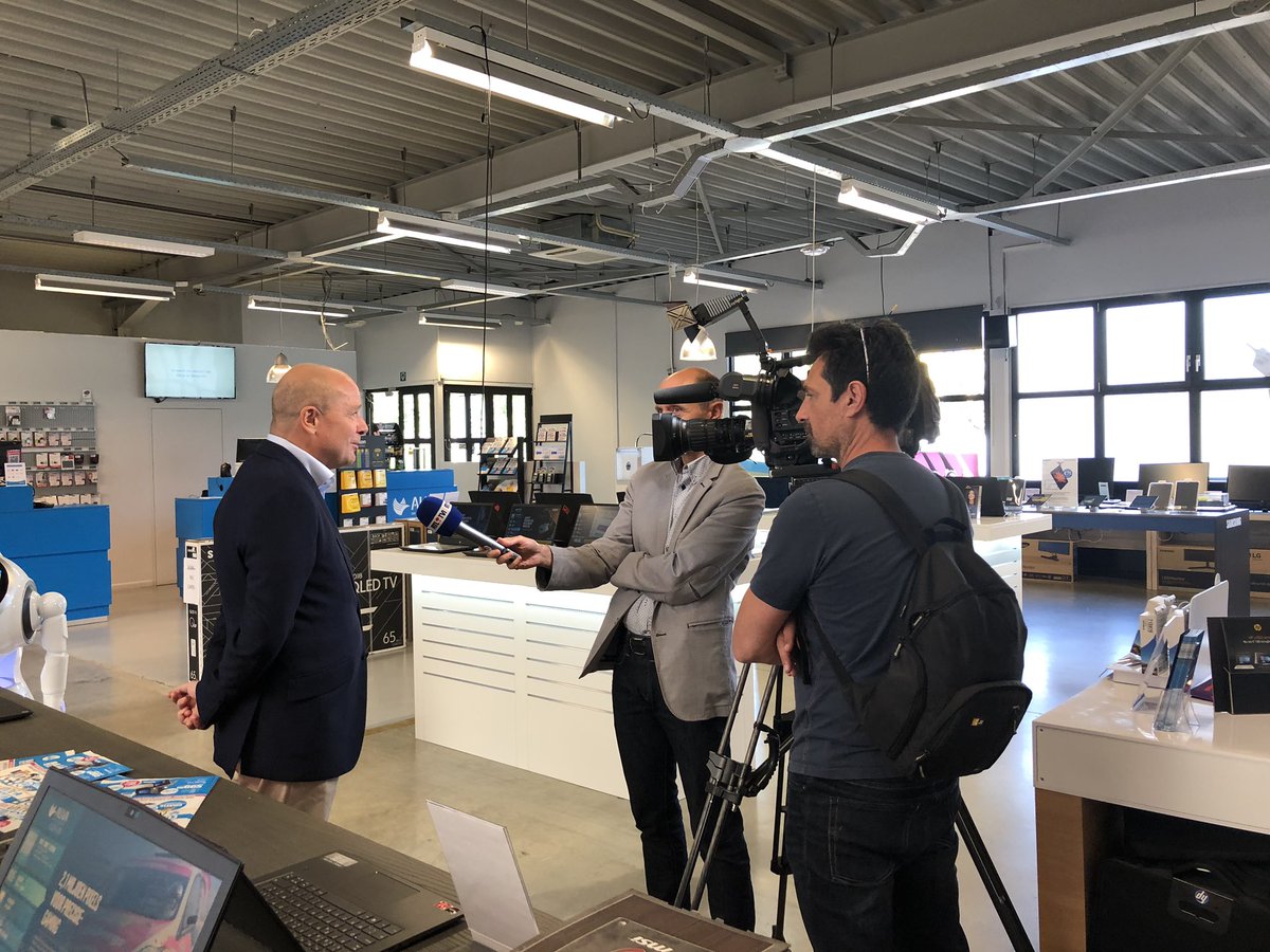 fgoffin_qbmt's tweet photo. I’ll be on air live on @RTLTVI at 1 pm talking about cruzr in #Auva and #computercheckpoint https://t.co/ONWdW3KemU